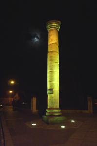Roman Column image